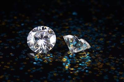 莫桑石跟钻石的区别是什么？