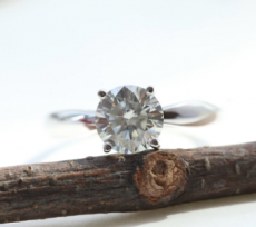 钻石结婚戒指的保养方法，莫桑钻戒也可适用吗？