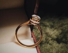 订婚戒指和结婚戒指一样吗?有什么不同
