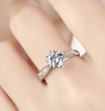 钻石小鸟的戒指怎么样啊？