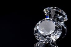 目前有哪些高品质的莫桑钻石，是可以媲美钻石的？